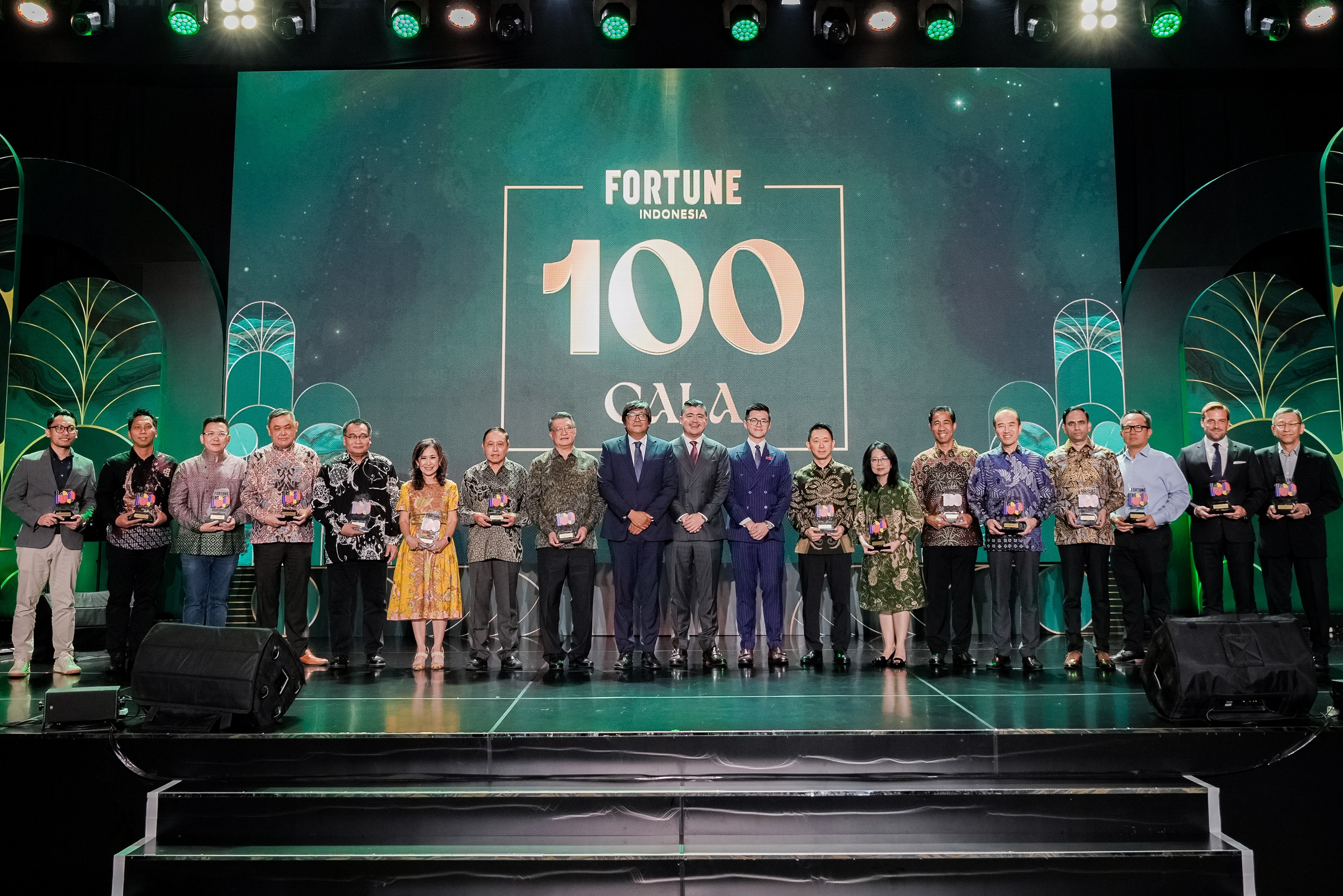 Rita Mirasari, Direktur Danamon, berfoto bersama William Utomo, Co-Founder sekaligus Chief Operating Officer (COO) dari IDN